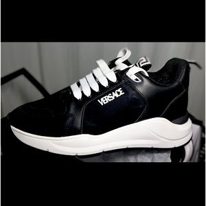 Versace Woman Sneakers Black Size EU 40 Soft Leather Never Worn too big 🎬🎬🎬